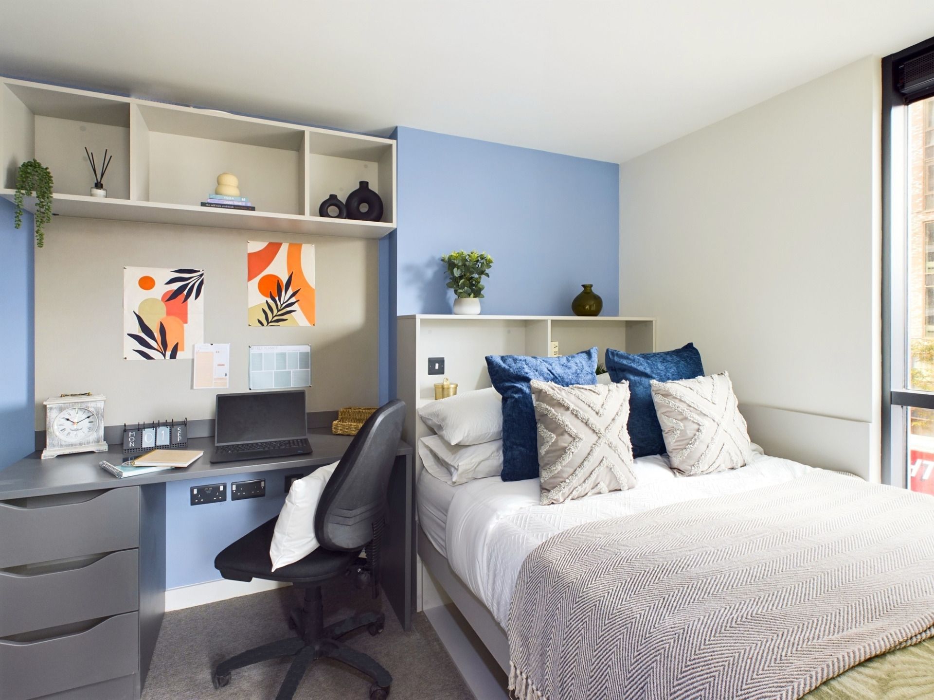 Corner Studio